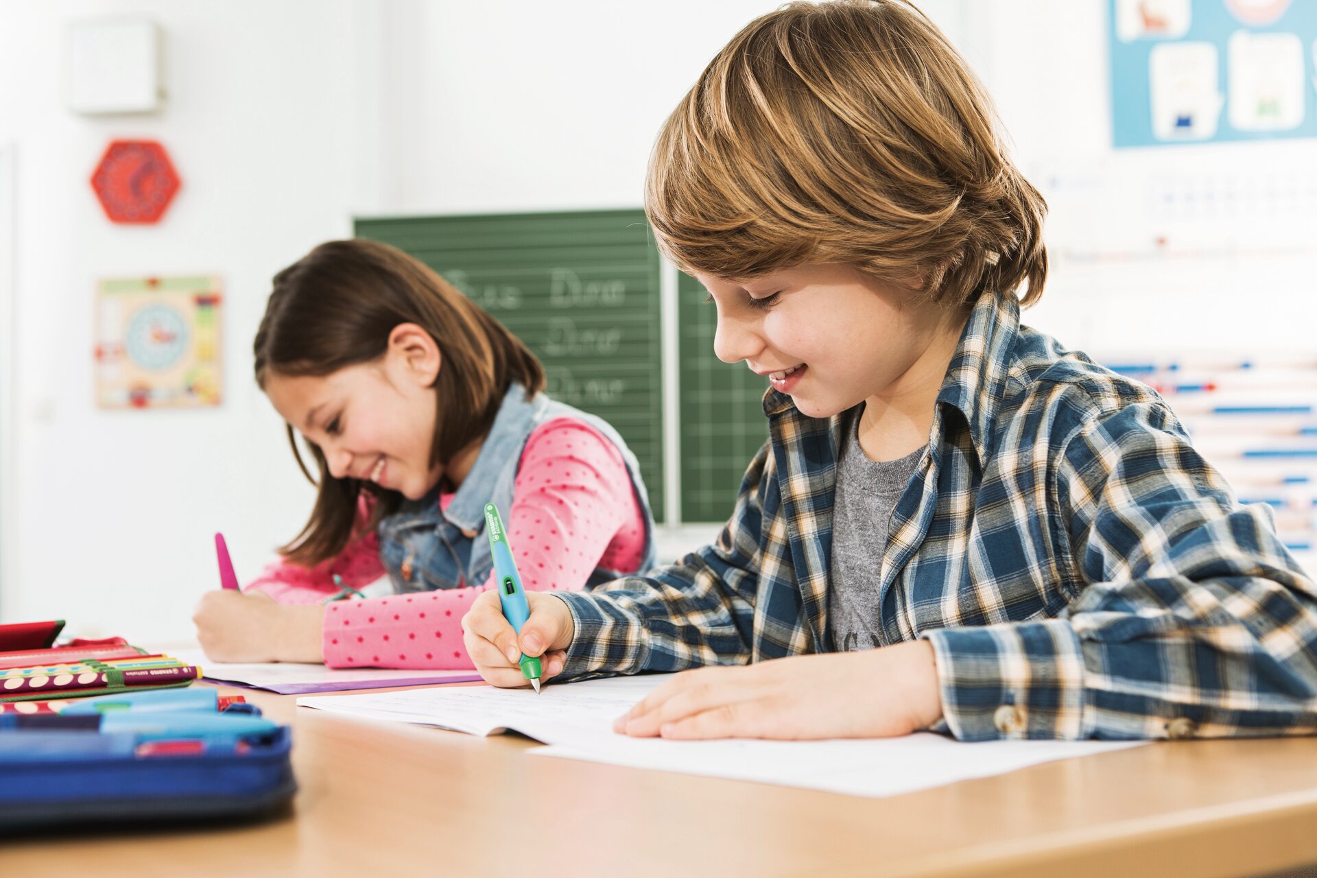Füller STABILO EASYbirdy, Schule, Schreibwaren, Kugelschreiber, Mitschüler, Notebook