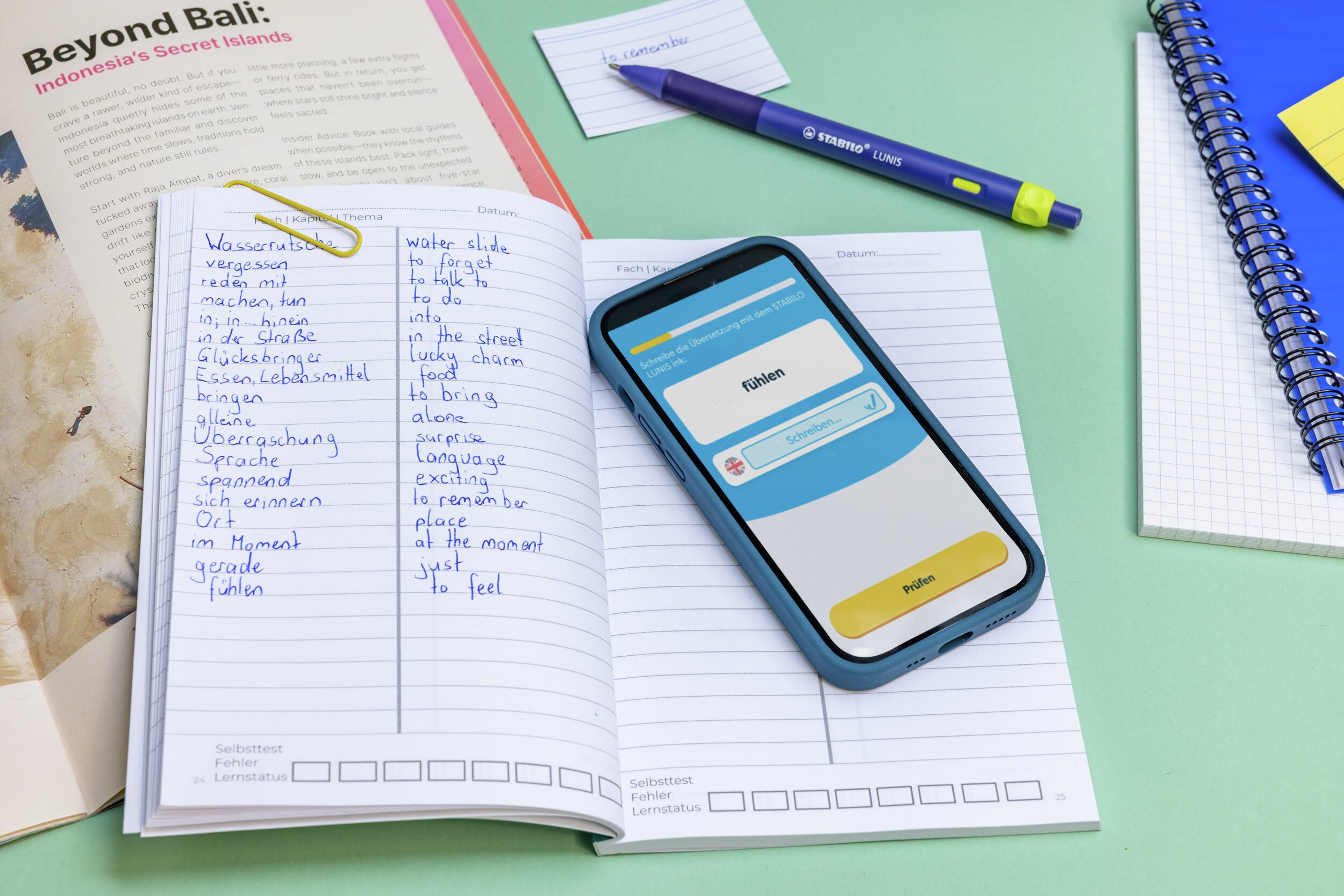 notizbuch, spiralblock, handy, sprache lernen, post-it