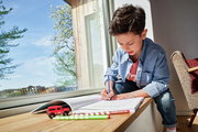 Buntstifte STABILO EASYcolors, Kinderzeichnung, Schultisch, Bleistift, Notizbuch, Fensterplatz
