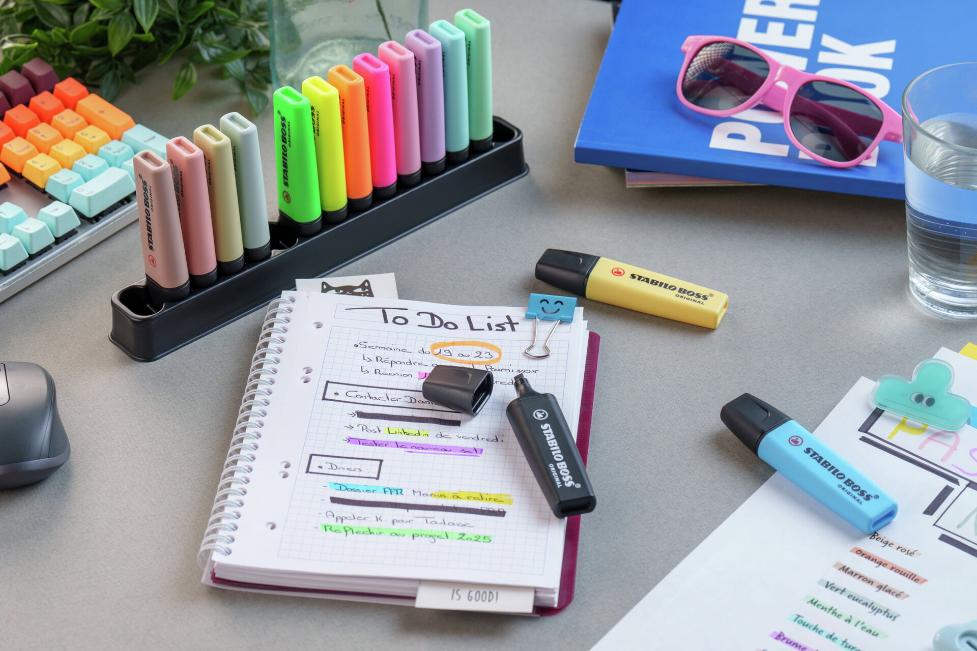 Marker, Hochlader, Neonfarben, Notizblock, Brille