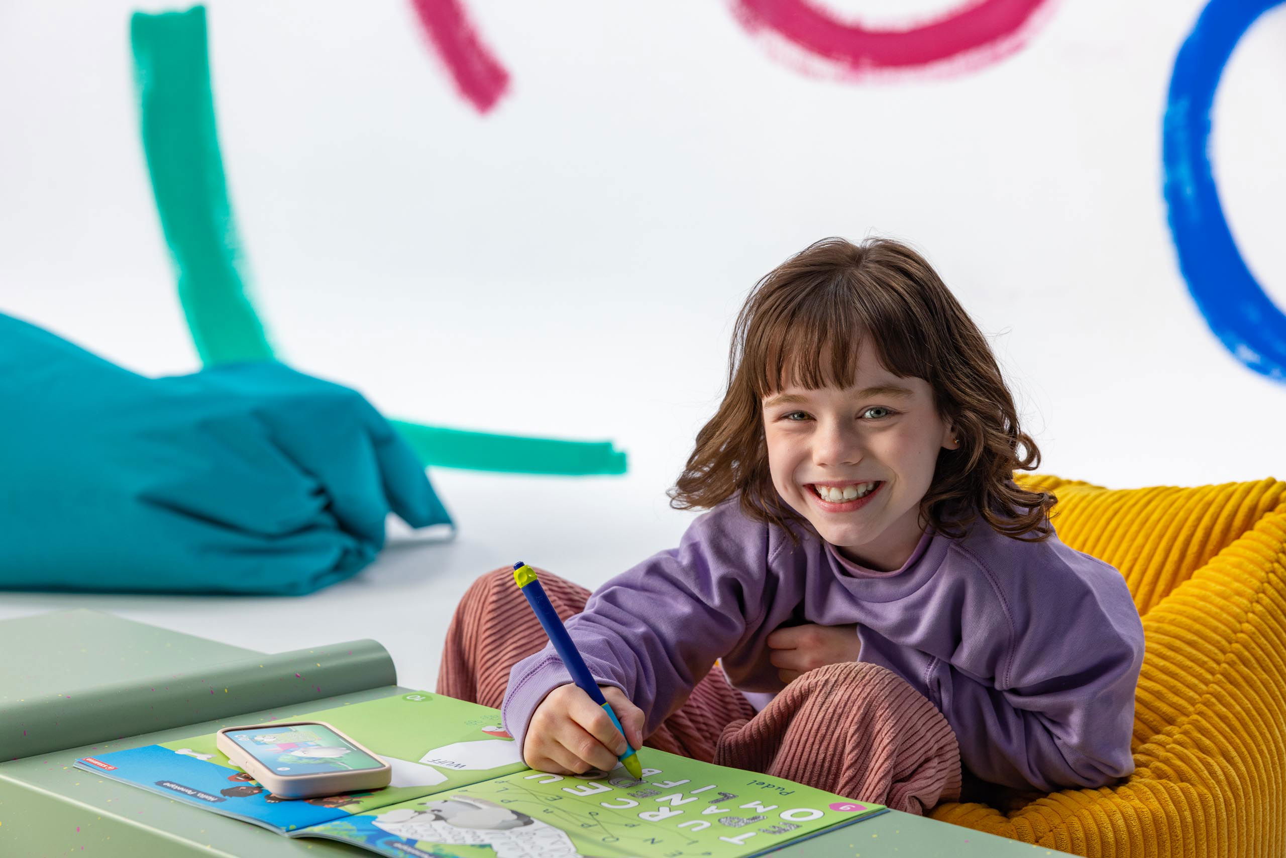 STABILO_LUNIS-graph-BOLLY-maedchen-lachen-schreibenlernen