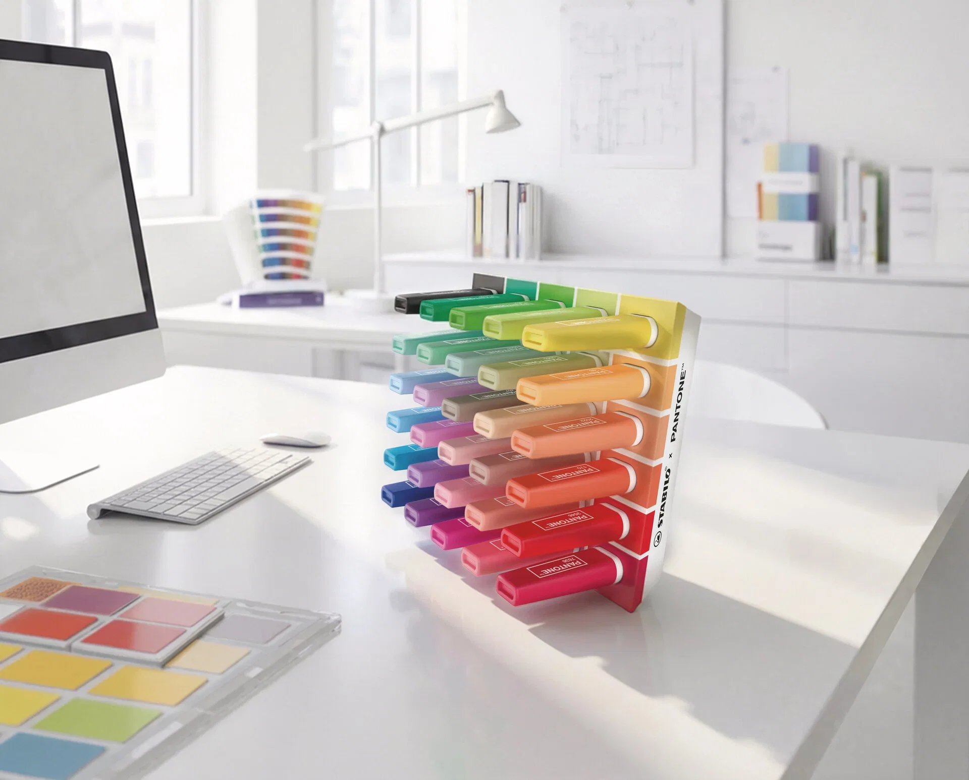Marker Set, Farbmarker, Pantone-Staende, Büroarbeitsplatz, Kunstbedarf, Marker Set, Color Markers, Pantone Kit, Schreibtischzubehör, Kunstbedarf